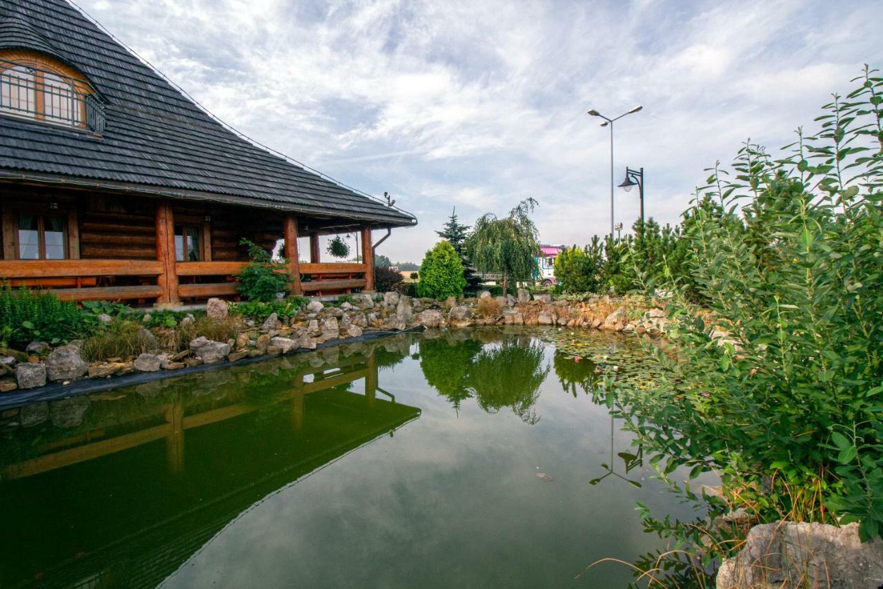 Hotel Stary Mlyn Koziegłowy Exteriör bild