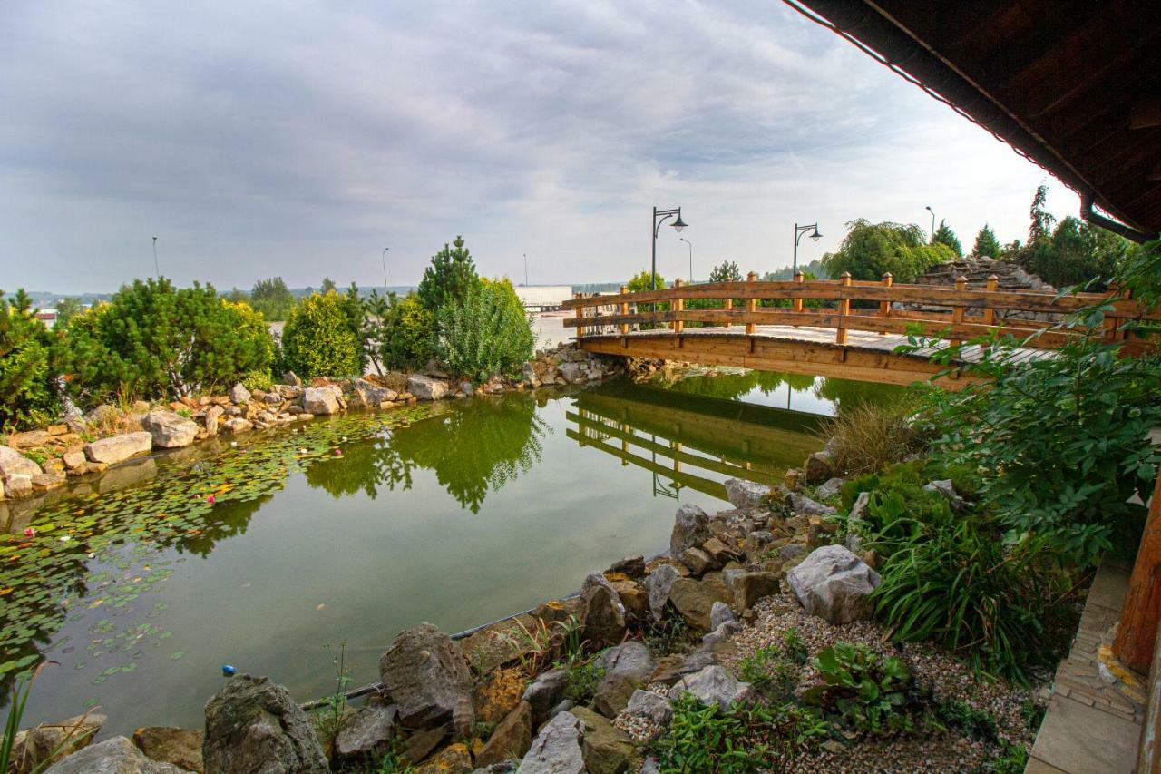 Hotel Stary Mlyn Koziegłowy Exteriör bild
