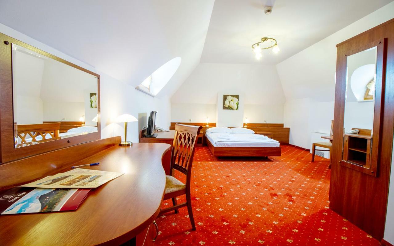 Hotel Stary Mlyn Koziegłowy Exteriör bild