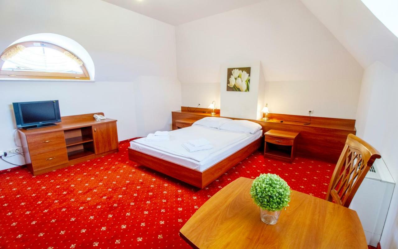 Hotel Stary Mlyn Koziegłowy Exteriör bild