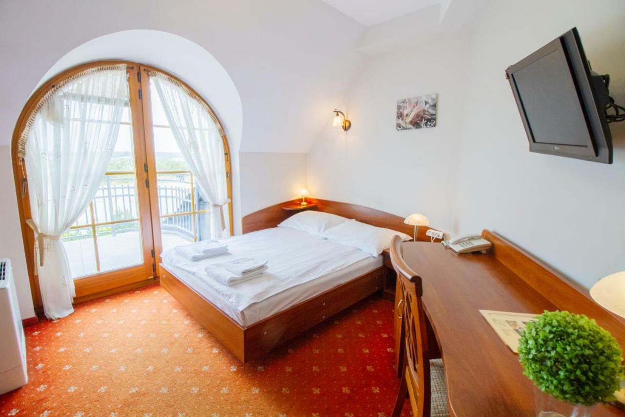 Hotel Stary Mlyn Koziegłowy Exteriör bild