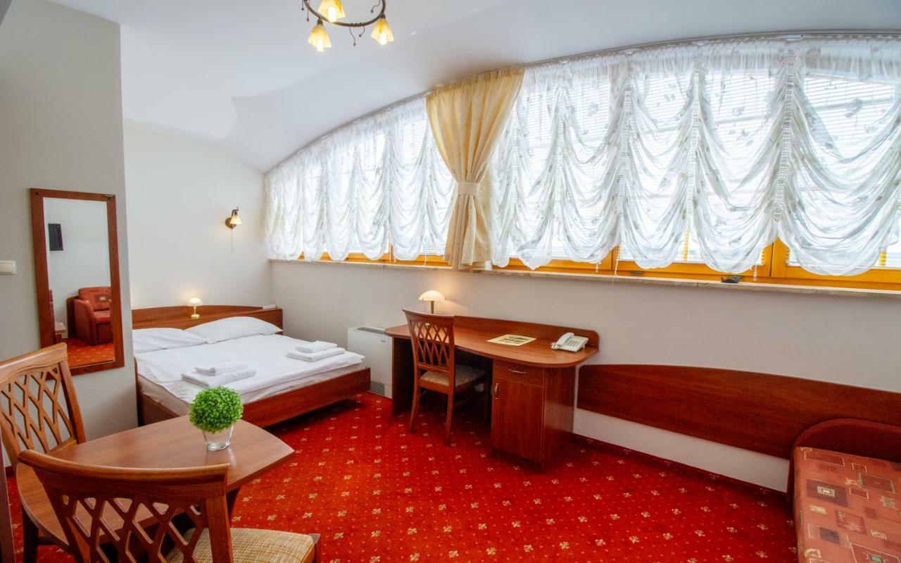 Hotel Stary Mlyn Koziegłowy Exteriör bild