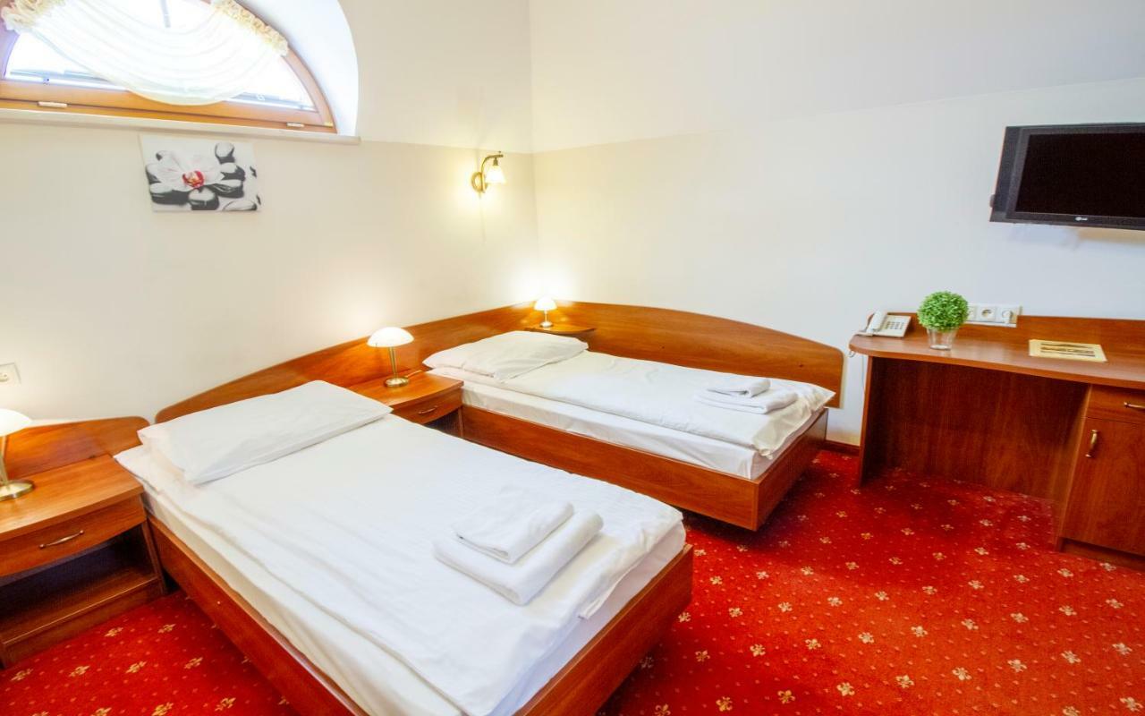 Hotel Stary Mlyn Koziegłowy Exteriör bild